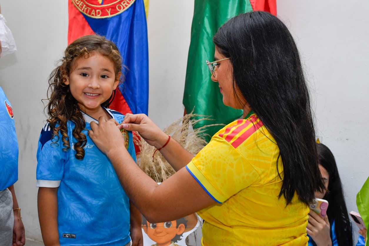 Izada de Bandera del segundo período académico: un reconocimiento al esfuerzo y la excelencia
